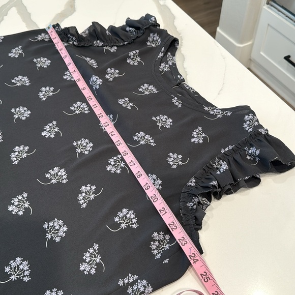 Loft Gray Blouse with flowers XL - Picture 5 of 8